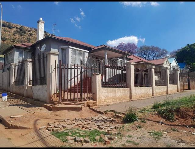 3 BEDROOM HOUSE FOR SALE IN BEZUIDENHOUT VALLEY